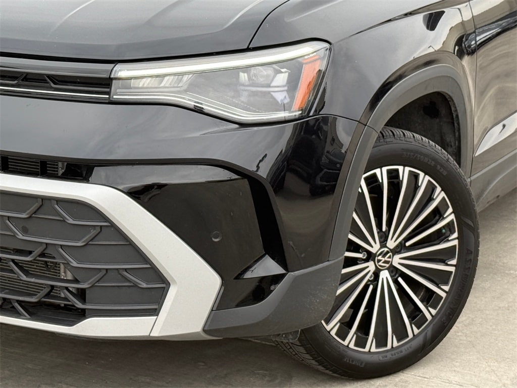 New 2025 Volkswagen Taos 1.5T SE SUV