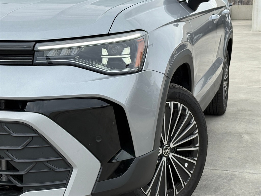 New 2025 Volkswagen Taos 1.5T SE SUV