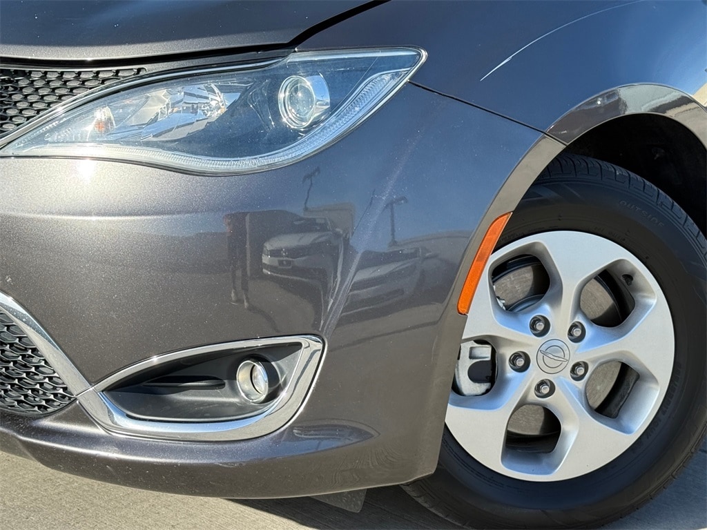 Used 2017 Chrysler Pacifica Touring L Plus Minivan/Van