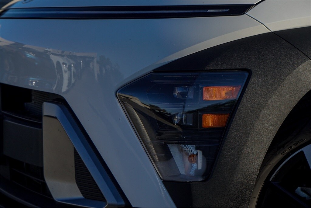 2025 Hyundai Kona SEL photo 3