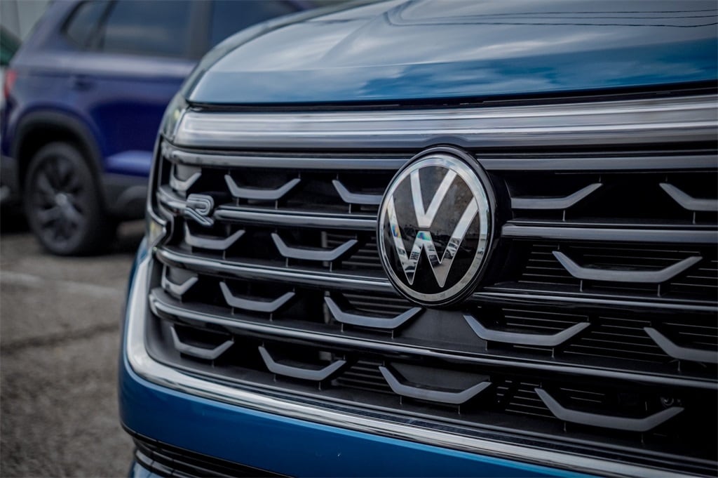 New 2024 Volkswagen Atlas Cross Sport 2.0T SEL R-Line SUV