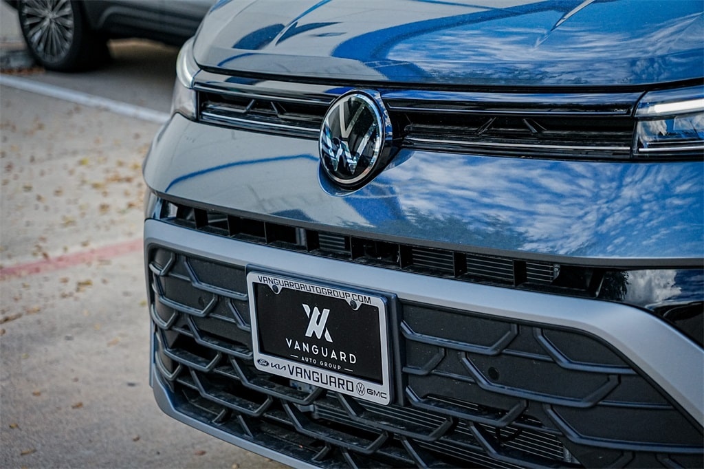 New 2025 Volkswagen Taos 1.5T SE SUV