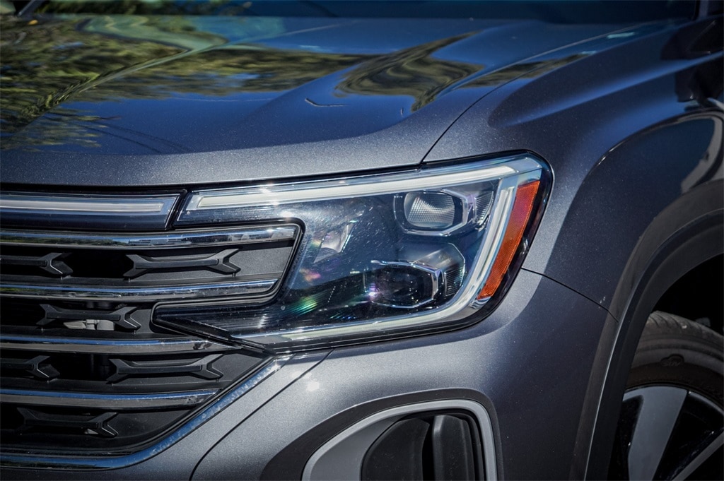 Used 2025 Volkswagen Atlas 2.0T SE w/Technology SUV