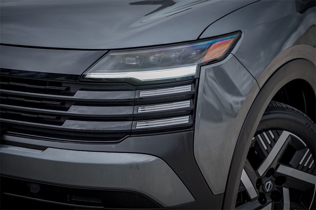 2025 Nissan Kicks SV photo 2