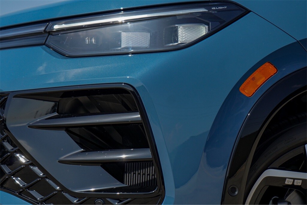 2026 Volkswagen Tiguan SEL R-Line photo 3