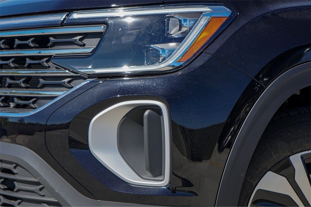 2026 Volkswagen Atlas SE photo 2