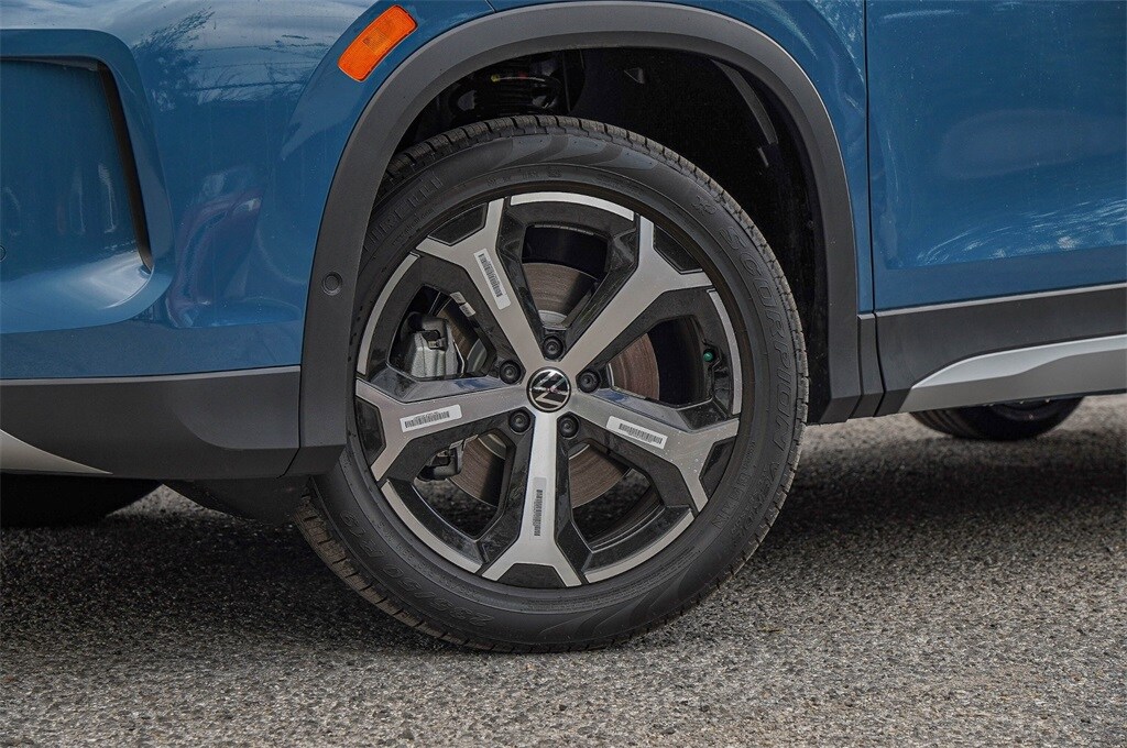 2026 Volkswagen Tiguan SE photo 2