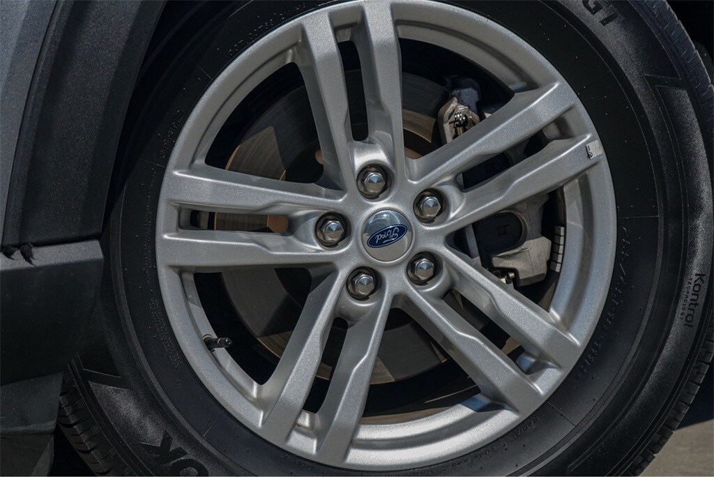 2024 Ford Explorer XLT photo 2