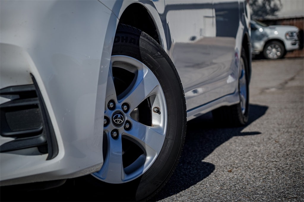 Used 2020 Toyota Sienna LE Minivan/Van