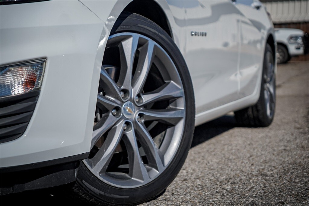 2024 Chevrolet Malibu Premier 2LT photo 2