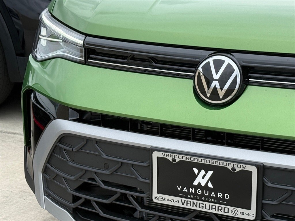 New 2026 Volkswagen Taos 1.5T SE SUV