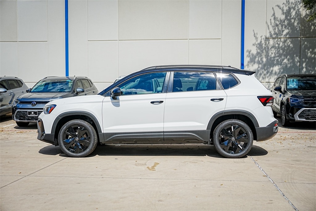 New 2025 Volkswagen Taos 1.5T SE Black SUV