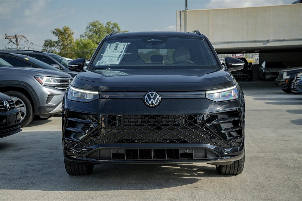 2026 Volkswagen Tiguan SE R-Line Black photo 3