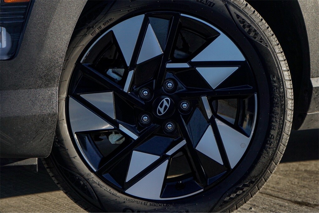 2025 Hyundai Kona SEL photo 2