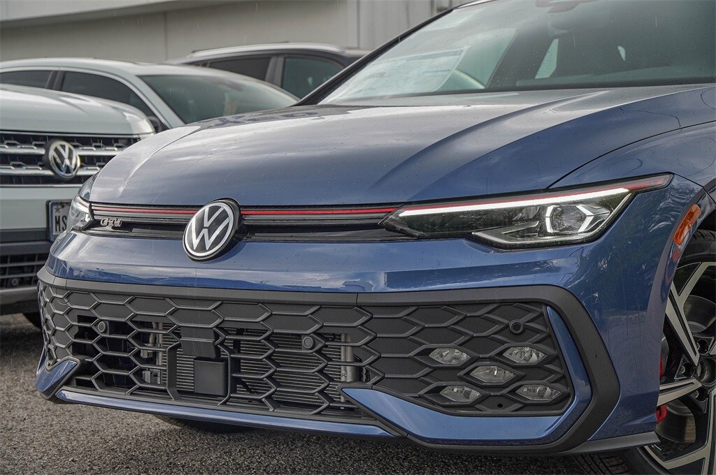 2026 Volkswagen Golf GTI SE photo 3