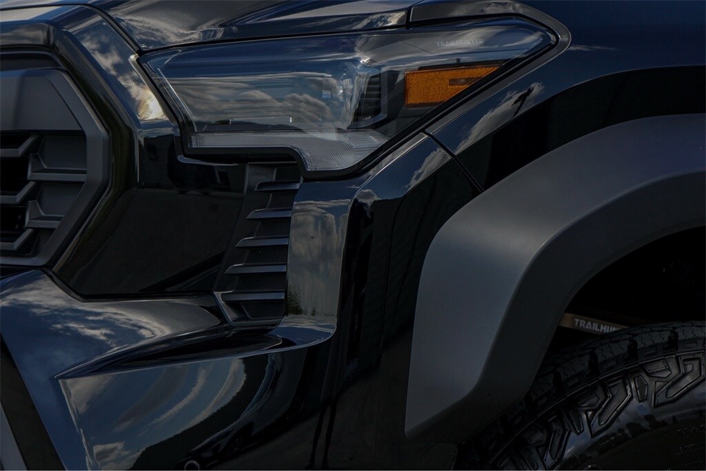 2025 Toyota Tacoma TRD Sport photo 3