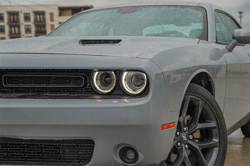 2021 Dodge Challenger SXT photo 2