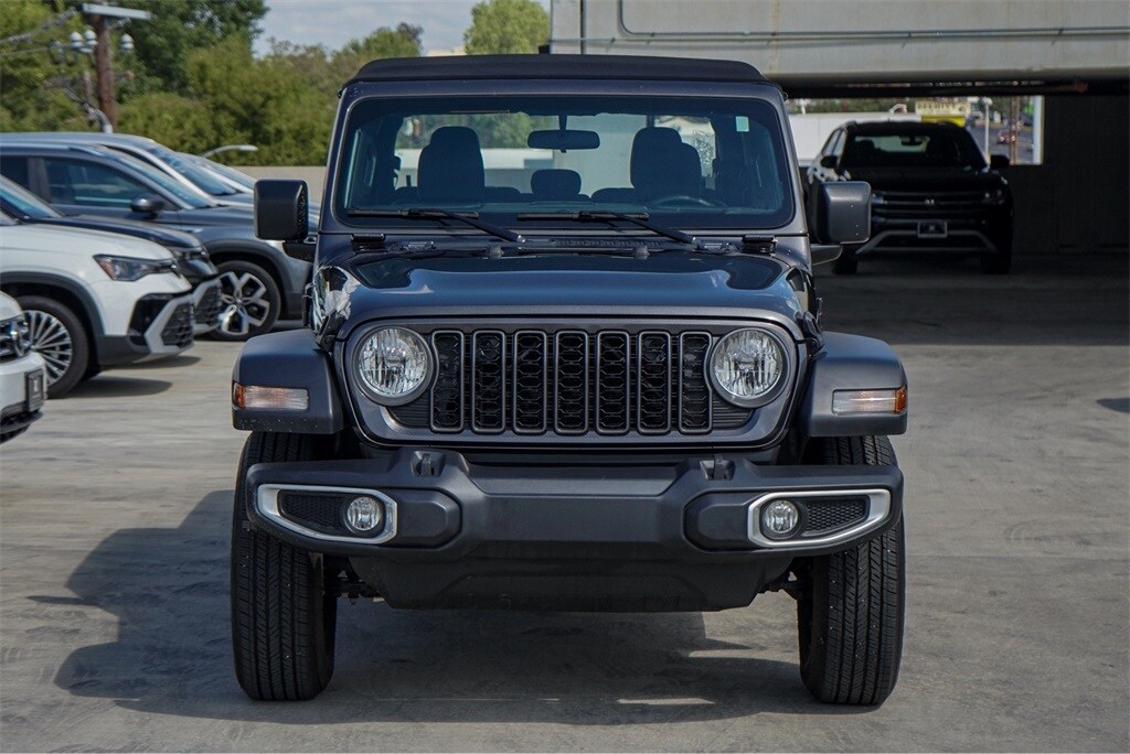 2024 Jeep Gladiator Sport photo 3