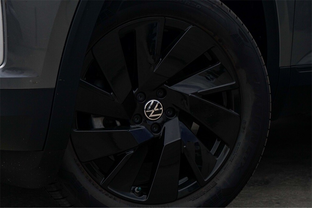 2025 Volkswagen Atlas SE Technology photo 2