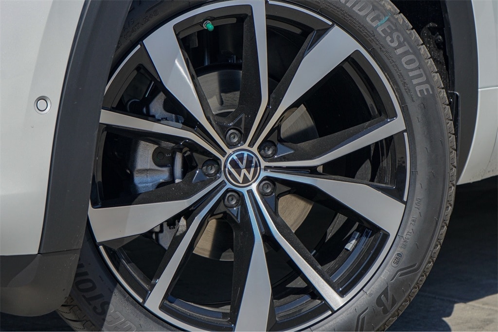 New 2026 Volkswagen Atlas Cross Sport 2.0T SEL Premium R-Line SUV