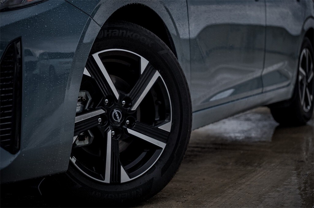 2025 Nissan Sentra SV photo 2