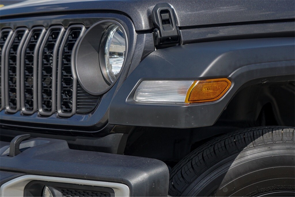 2024 Jeep Gladiator Sport photo 2