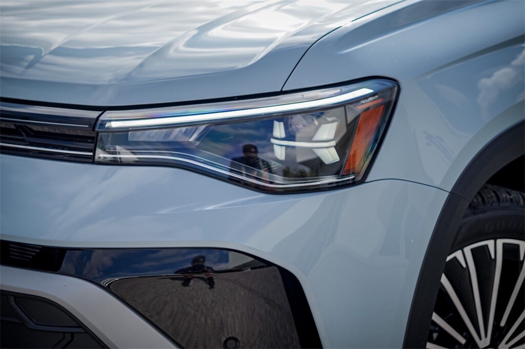 2026 Volkswagen Taos SE photo 3