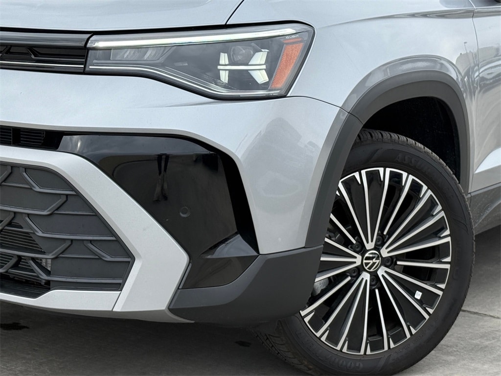 New 2025 Volkswagen Taos 1.5T SE SUV