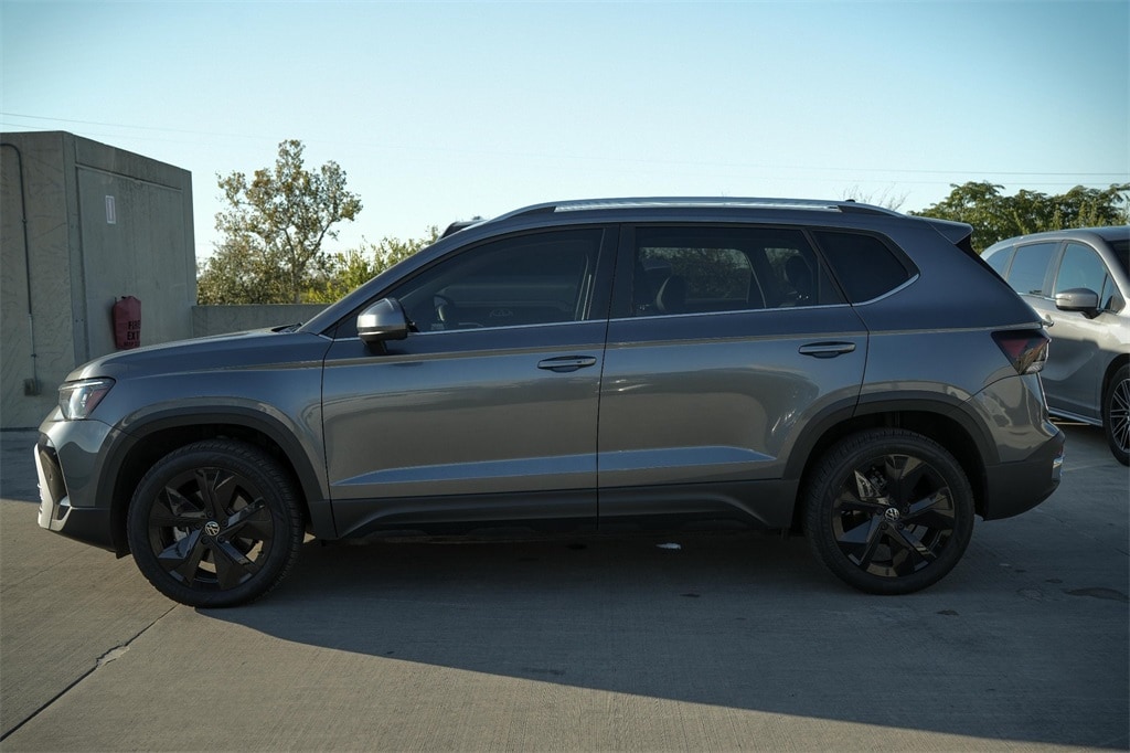 New 2025 Volkswagen Taos 1.5T SE SUV