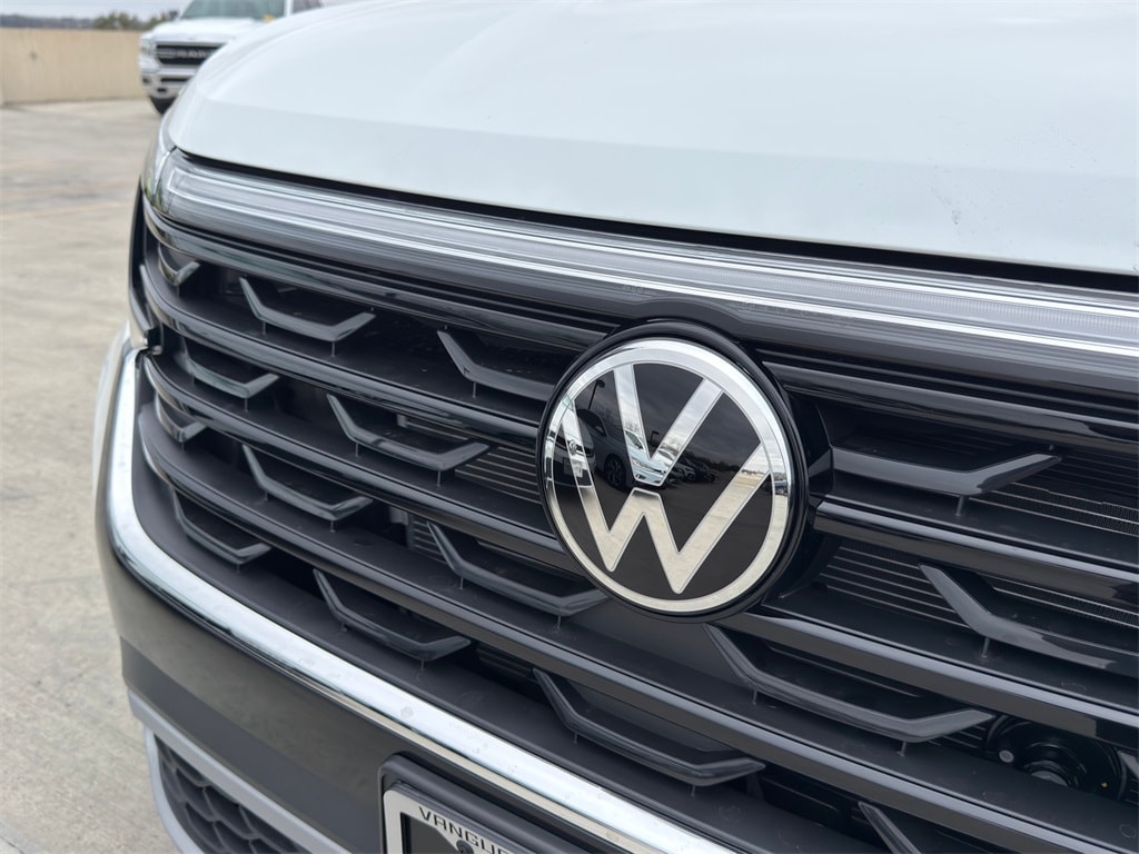 New 2026 Volkswagen Atlas Cross Sport 2.0T SE w/Technology SUV