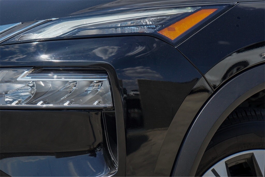 2023 Nissan Rogue SV photo 3