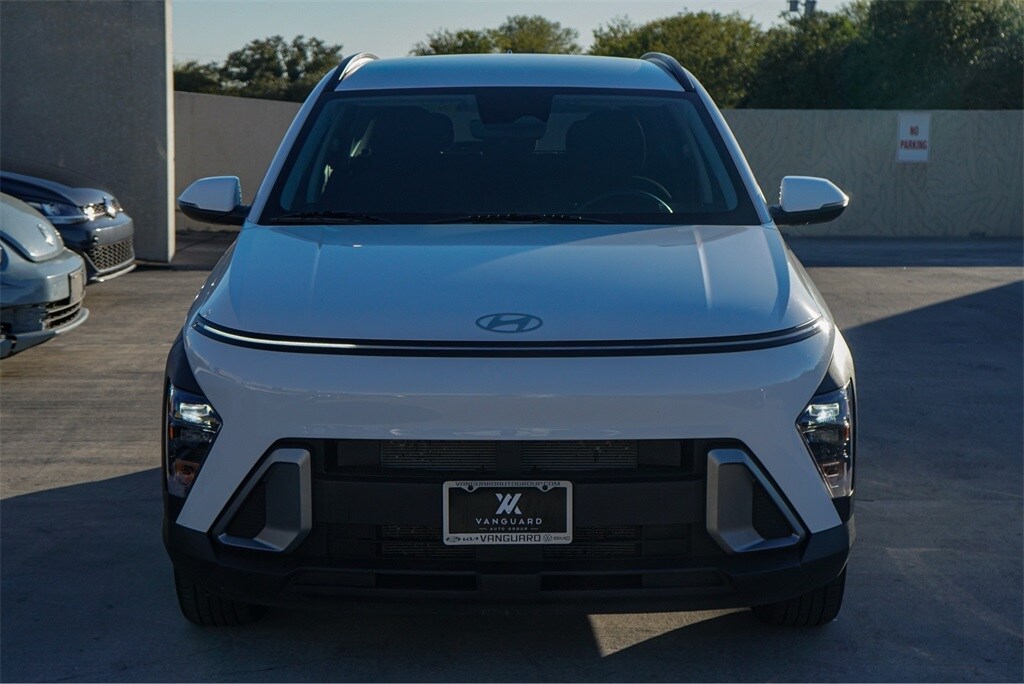 2025 Hyundai Kona SEL photo 4