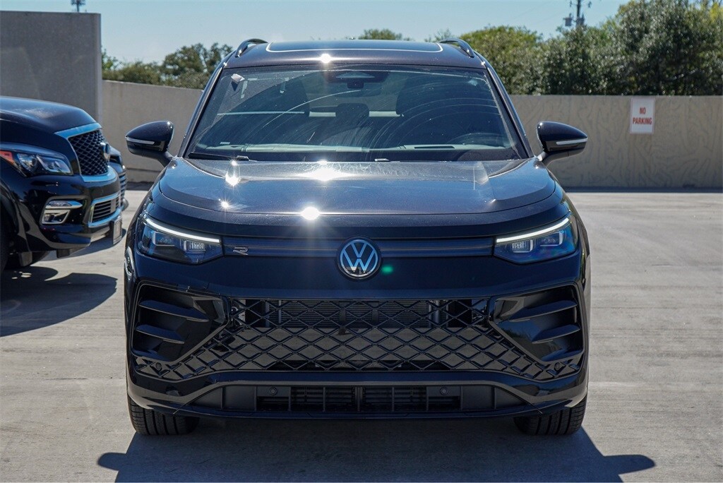 2026 Volkswagen Tiguan SE R-Line Black photo 3