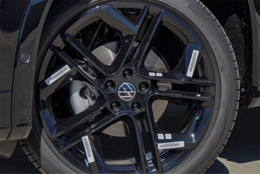 2026 Volkswagen Tiguan SE R-Line Black photo 2