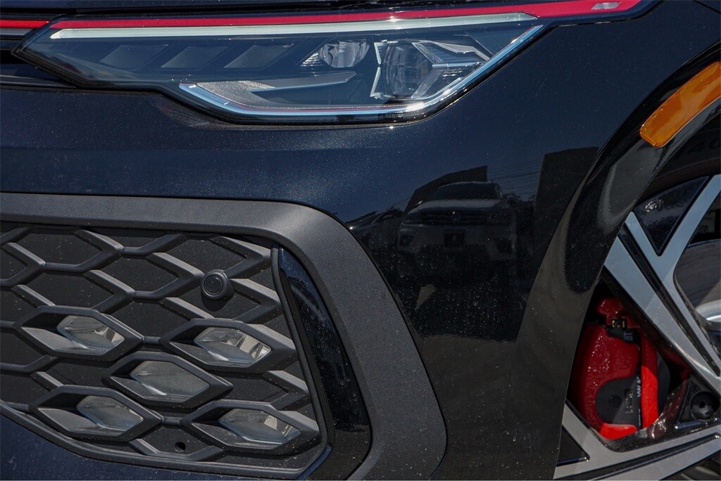 2025 Volkswagen Golf GTI SE photo 3