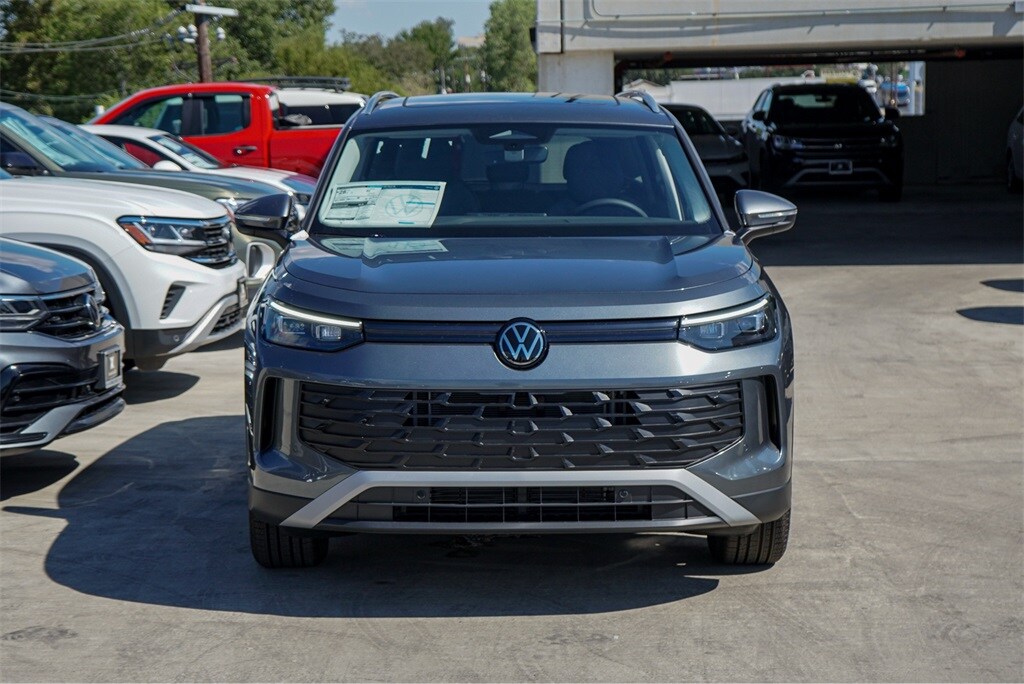2025 Volkswagen Tiguan SE photo 2