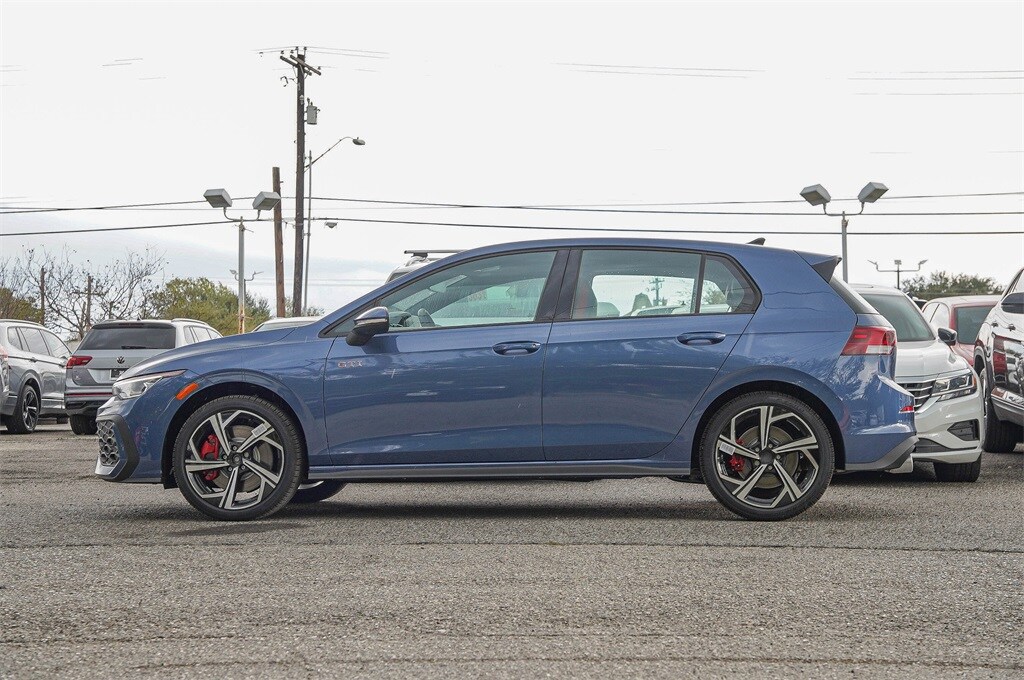 2026 Volkswagen Golf GTI SE photo 4