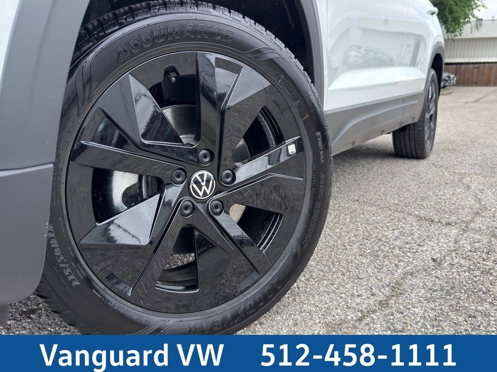 New 2026 Volkswagen Taos 1.5T SE SUV