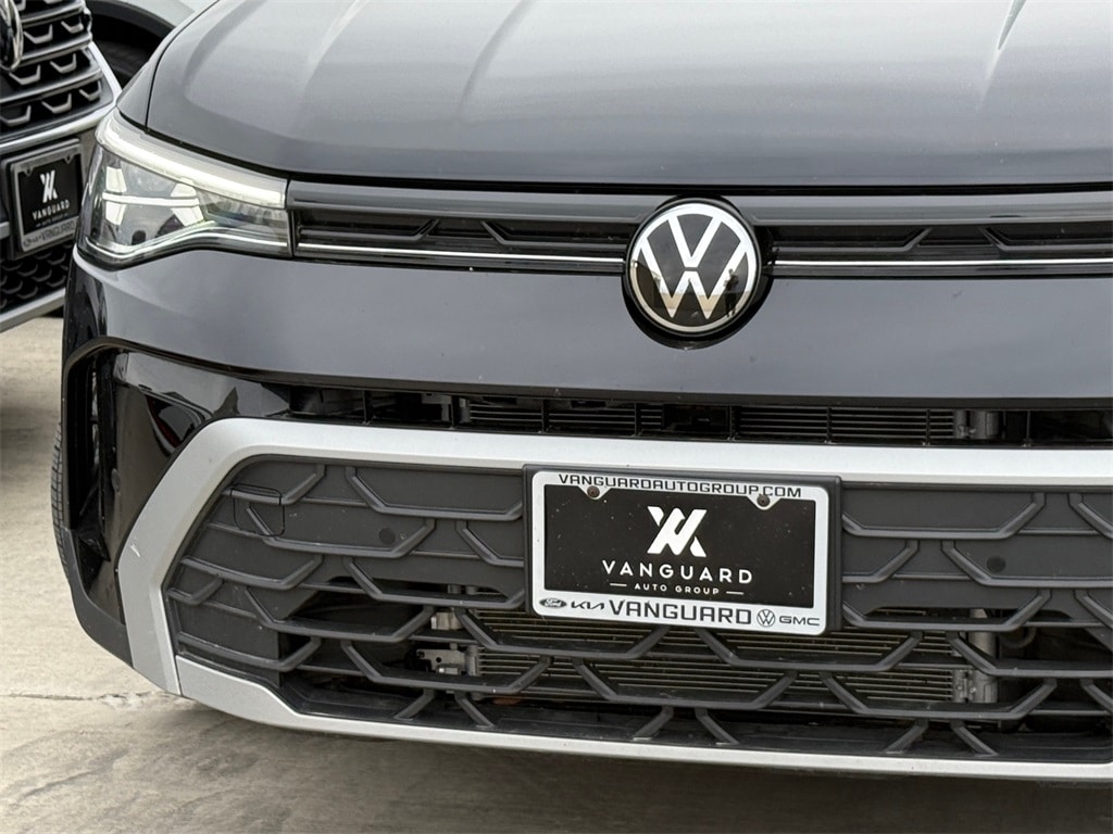 New 2025 Volkswagen Taos 1.5T SE SUV