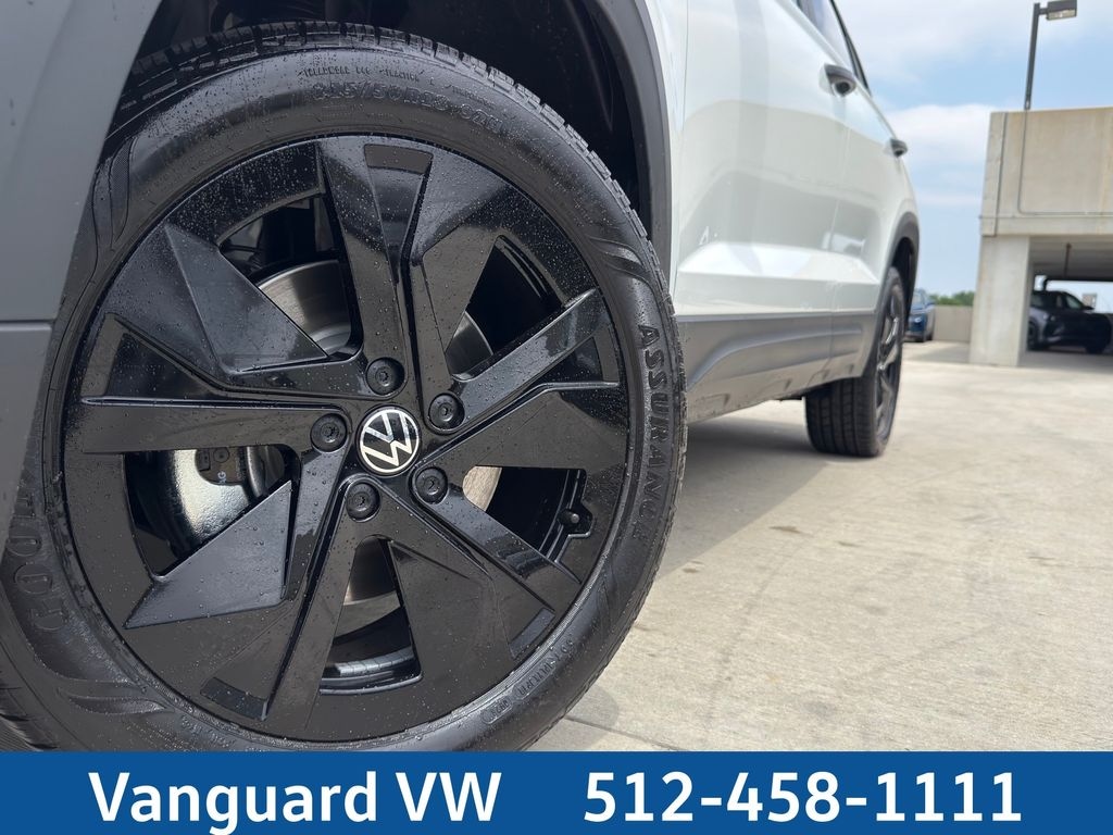 New 2026 Volkswagen Taos 1.5T SE Black SUV