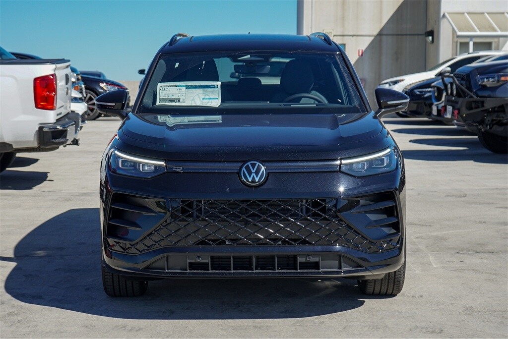 2026 Volkswagen Tiguan SE R-Line Black photo 4