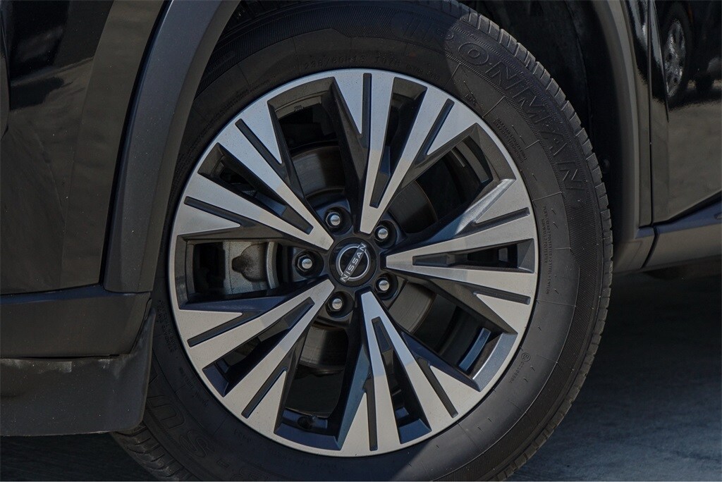 2023 Nissan Rogue SV photo 2