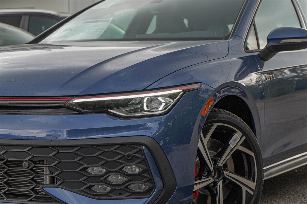 2026 Volkswagen Golf GTI SE photo 2