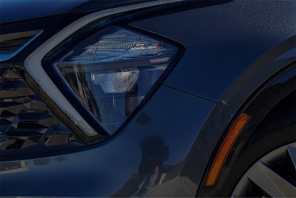 2023 Kia Sportage SX photo 3