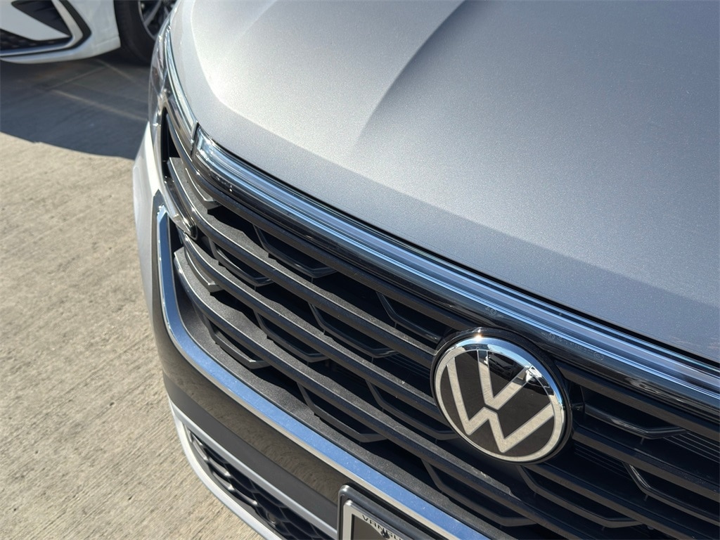 New 2026 Volkswagen Atlas Cross Sport 2.0T SE w/Technology SUV