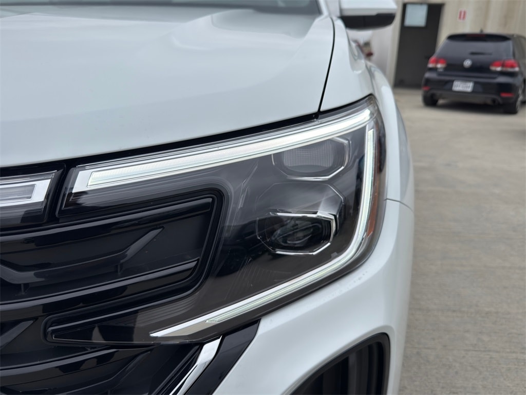 New 2026 Volkswagen Atlas Cross Sport 2.0T SE w/Technology SUV