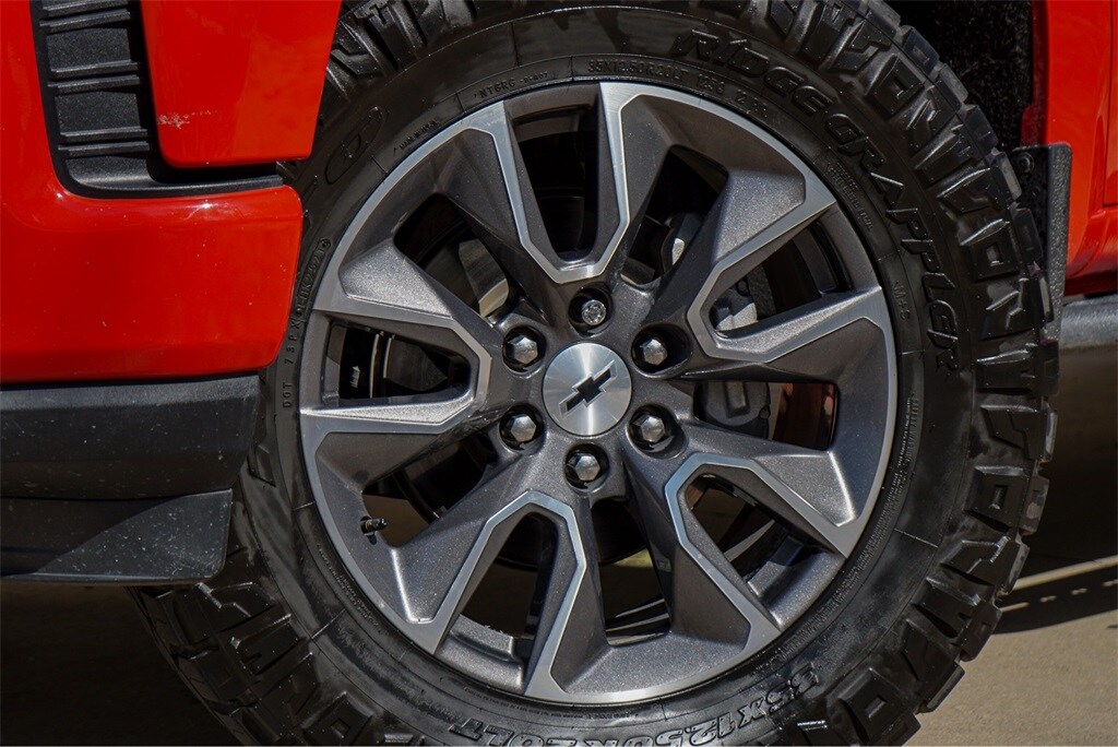 2021 Chevrolet Silverado 1500 RST photo 2