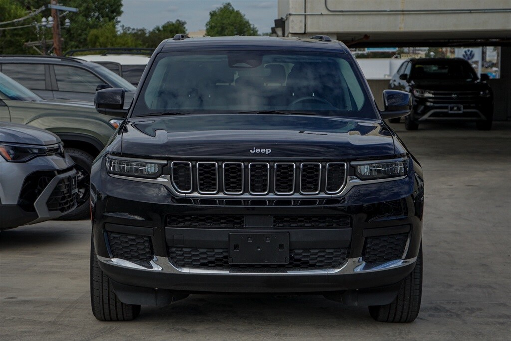 2023 Jeep Grand Cherokee Laredo photo 3