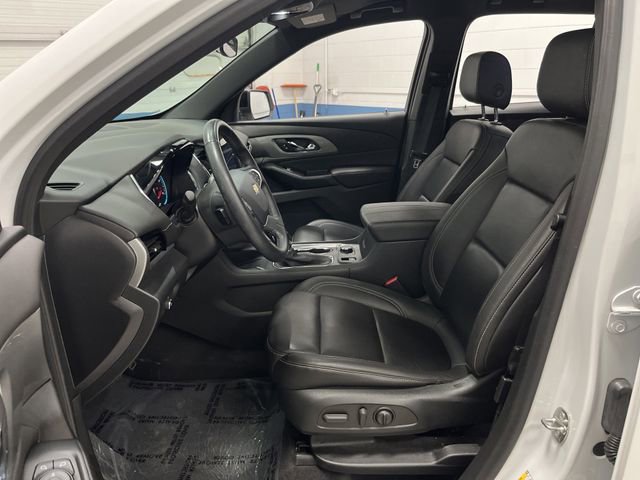 2023 Chevrolet Traverse Leather photo 2