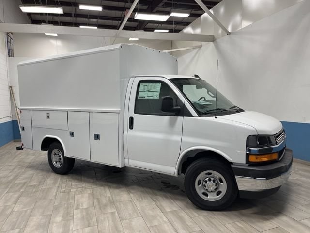 2025 Chevrolet Express Cutaway